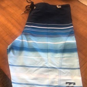 Mens Billabong Platinum X size 40 Board shorts